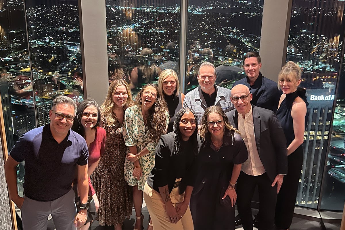 Members of the Jeffersonian Dinner gather for a picture 